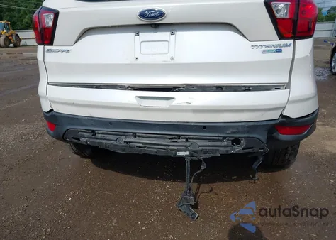 2019 Ford Escape Titanium z USA, uszkodzony, nr VIN 1FMCU9J98KUA95238